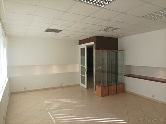 Predám zabehnutý svadobný salón - 3