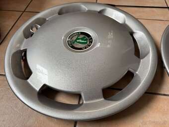 Originálne puklice 15" a anténa Škoda Octavia 1 - 3