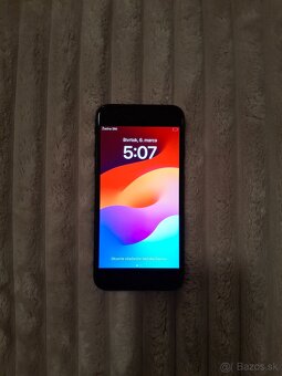 iPhone SE - 64 GB - čierna - 3