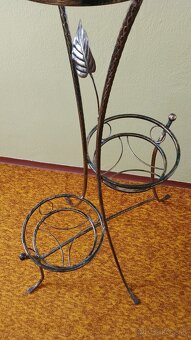 Kovový kvetinový stojan - 3