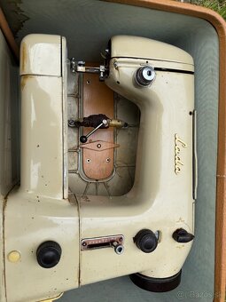 Šijací stroj - 3