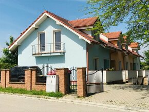 Ponuka pre developera, 4 rodinné domy s garážami, Dubovany - 3
