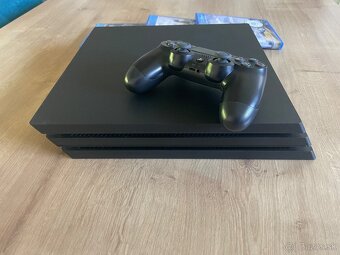 Playstation 4 PRO - 3