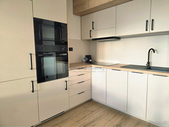 PREDANÝ - Na predaj pekný 2 izbový byt na ulici Krivá, Košic - 3