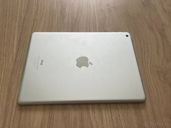 Predám Apple iPad 6. generácie (32 GB, Wi-Fi, Silver) - 3