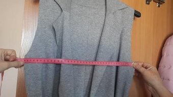 Dlhá šedá vesta - 3