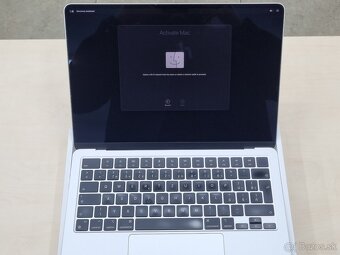 MacBook Air 13" (M2 8C+8C, 2022) 8+256GB, strieborný - 3