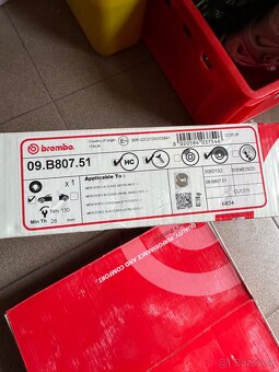 Predné brzdové kotúče a platničky Brembo - 3