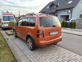 VW Touran 2.0 TDI | DSG | CROSS verze - 3