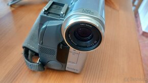 Kamera Sony s príslušenstvom a stativom Hama - 3