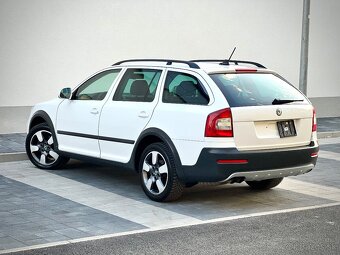 Škoda Octavia Scout 2.0 TDI 4x4 DSG alcantara - 3
