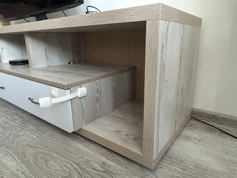 Skrinka pod TV - 3