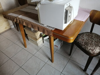 predam starozitny set stol + 4 stolicky - 3