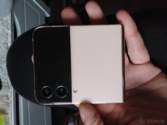 Predam Samsung flip 4 tel je funkčni ale treba vimena vnutor - 3