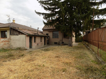 Na predaj pozemok 569 m2 so starším domom v Nových Zámkoch - 3