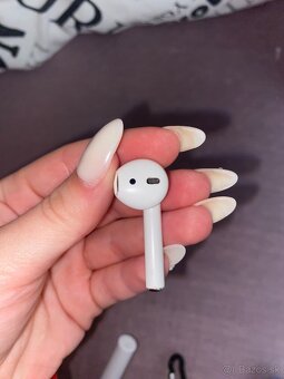 Apple AirPods 2. gen – ľavé OK, pravé poškodené + obaly - 3