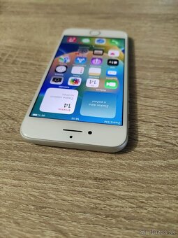 iPhone 8 / 64GB Biely / Nová batéria / TOP stav - 3