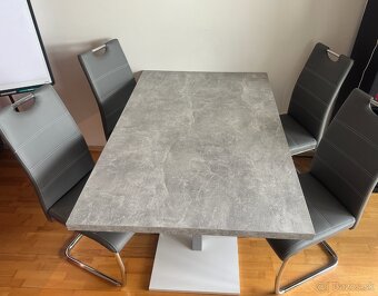 Jedálenský stôl so 4 stoličkami – ako nový - 3