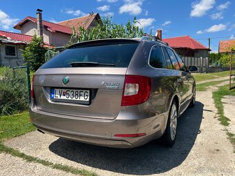 Škoda Superb Combi 1.6 TDI, full výbava, koža, 2 sady kolies - 3