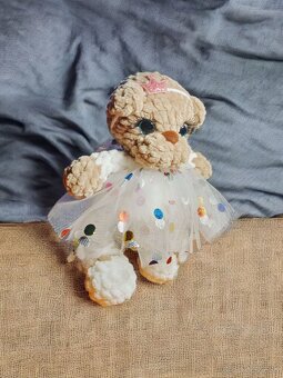 Ručne háčkovaný plyšový medvedík – Princezná (20 cm) - 3