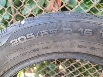 Predám zimne gumy 205/ 55 r16 2 kusy - 3