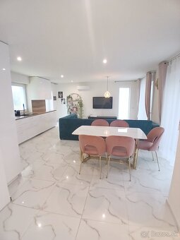 Moderný átriový rodinný dom v Beladiciach – novostavba - 3