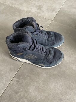 Tenisky NIKE  35,5 - 3