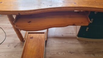 Predám stôl a presklenú vitrínu - 3