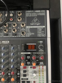 Mix pult Behringer - 3