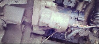 Predám náhradné diely na Peugeot - 3