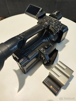 Predám profi kameru Sony HDR-AX2000 AVCHD - 3