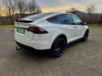 Tesla Model X - 3