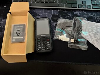 Odolny mobilny telefón MAXCOM 920l so svietidlom - 3