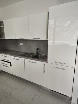 Kuchynská linka - 3