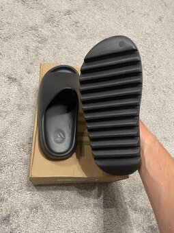 Adidas Yeezi Slide - 3