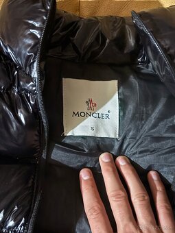 Moncler lesklá vesta - 3