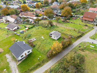 Exkluzívne iba u nás na predaj stavebný pozemok 1251m2 , Bre - 3