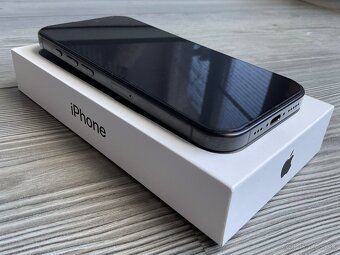 iPhone 16 Pro 128 GB čierny titán - 3