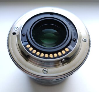 om-system m.zuiko 45mm f1.8 - 3