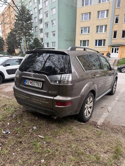 Mitsubishi Outlander - 3