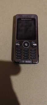 Nokia  Sony Ericsson - 3