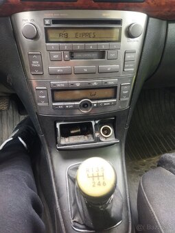 Toyota avensis 2.2 D-4D - 3