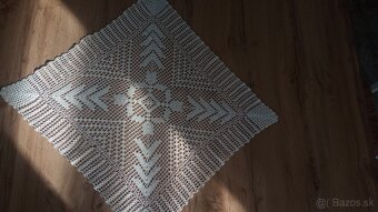 Háčkovaný obrus - 3
