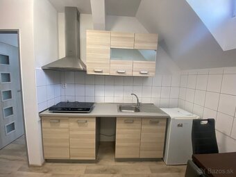 UVOĽNIL SA 1-izb. BYT V CENTRE PRE  1 OSOBU - 3