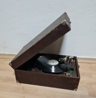 Starý kufríkový gramofón - Mars Pracision - 3