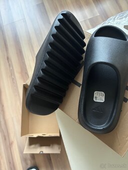 Yeezy slide - 3