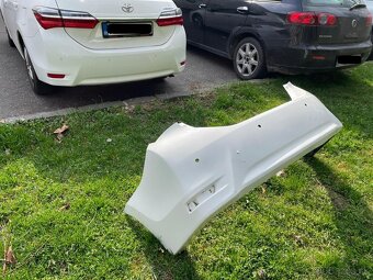 Predám zadný nárazník na Toyota Corolla 2017 (E17) - 3