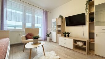 Na prenájom zariadená garsónka s priestranným balkónom KNM - 3