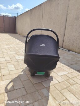 Predám autosedačku vajíčko do 13kg Britax Romer - 3