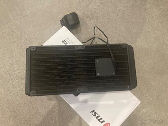 MSI MAG CORELIQUID 240R V2 - 3